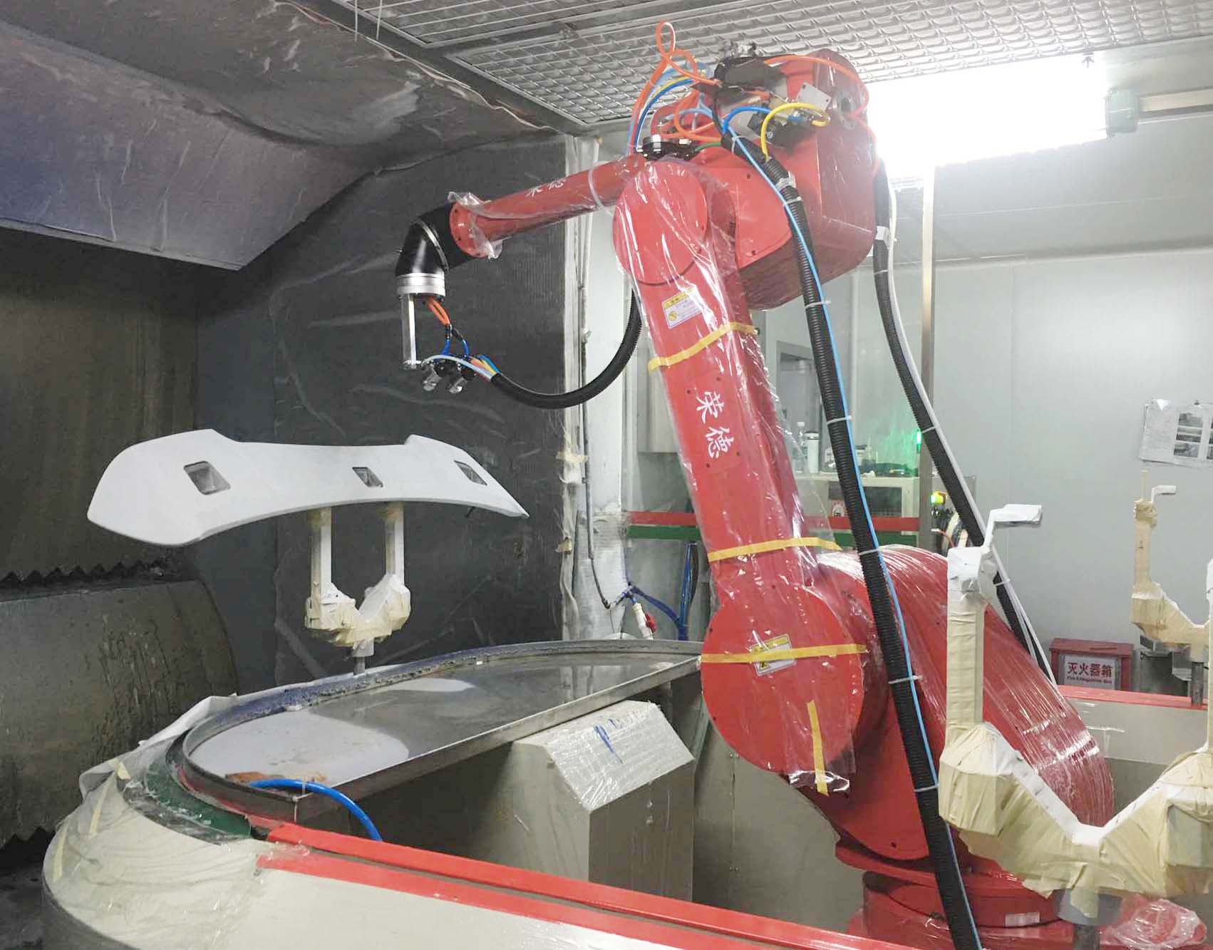 汽車(chē)尾翼機(jī)器人自動(dòng)噴涂線